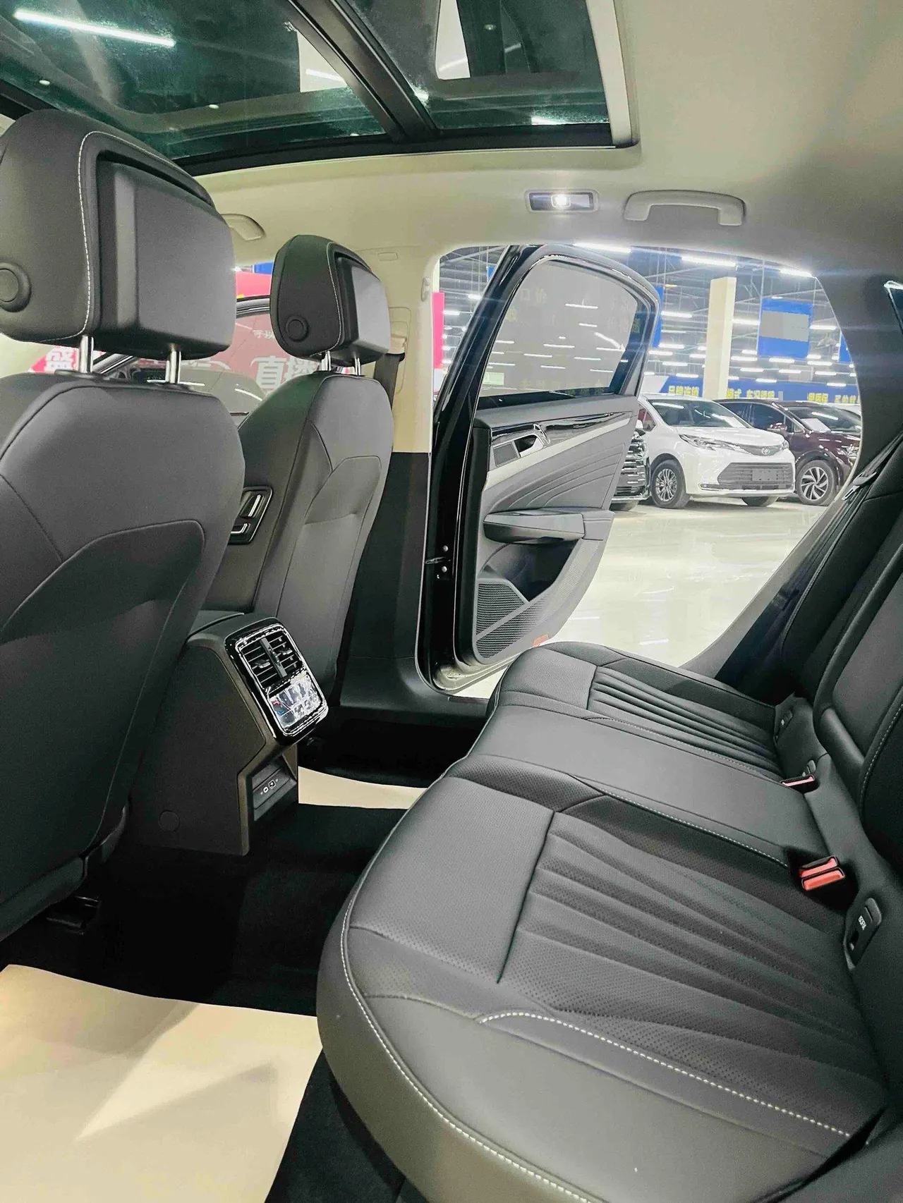 Volkswagen 2025 Passat 2.0TSI 380TSI Subut Longteng Edition Automatic Gear 5