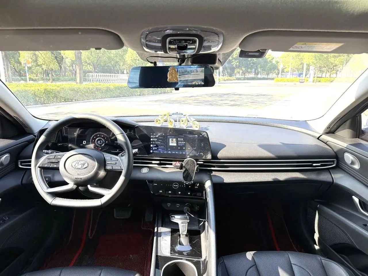Hyundai 2022 Elantra -3-compartment 1.5 stepless LUX premium automatic gear 4