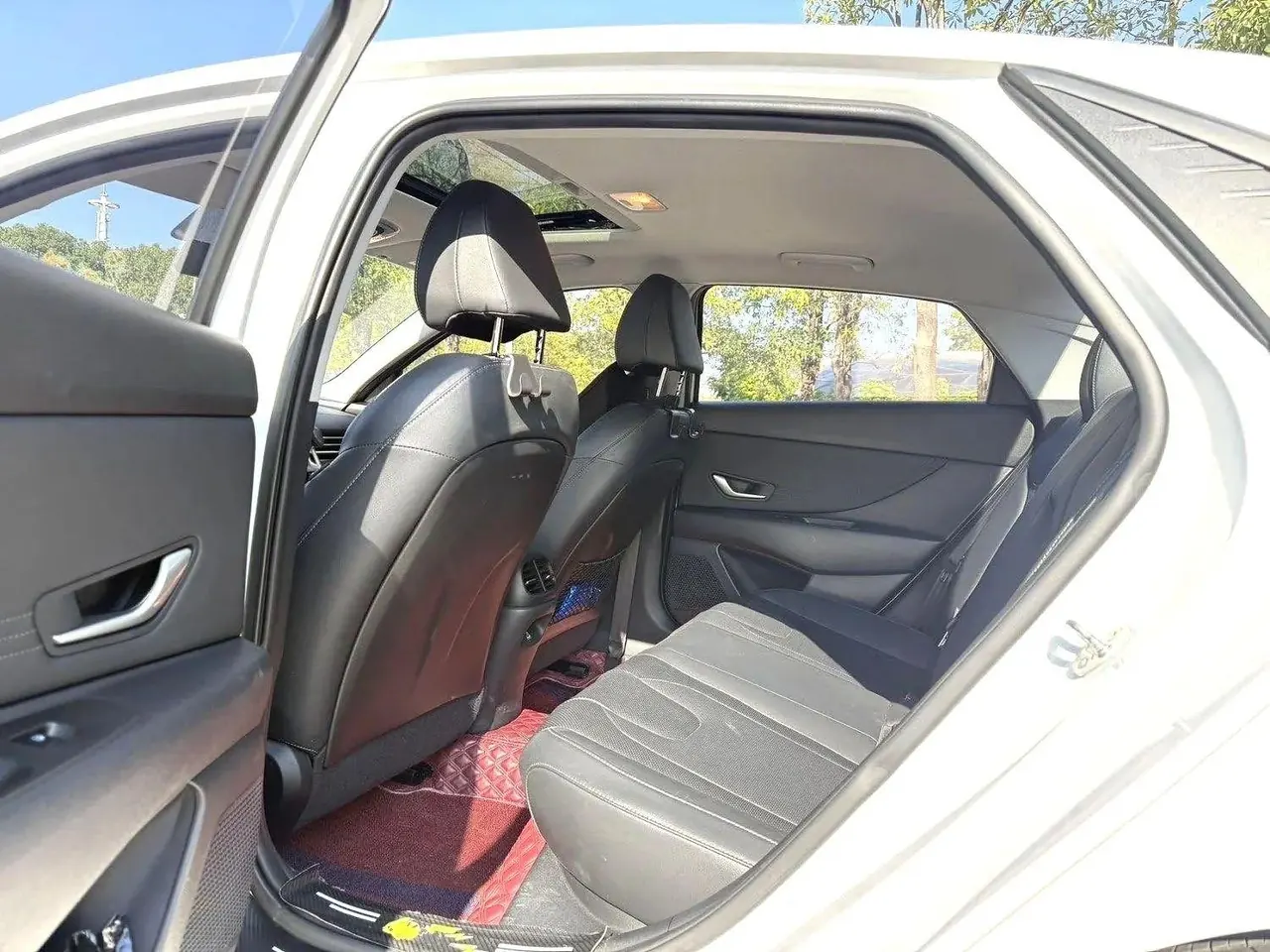 Hyundai 2022 Elantra -3-compartment 1.5 stepless LUX premium automatic gear 5