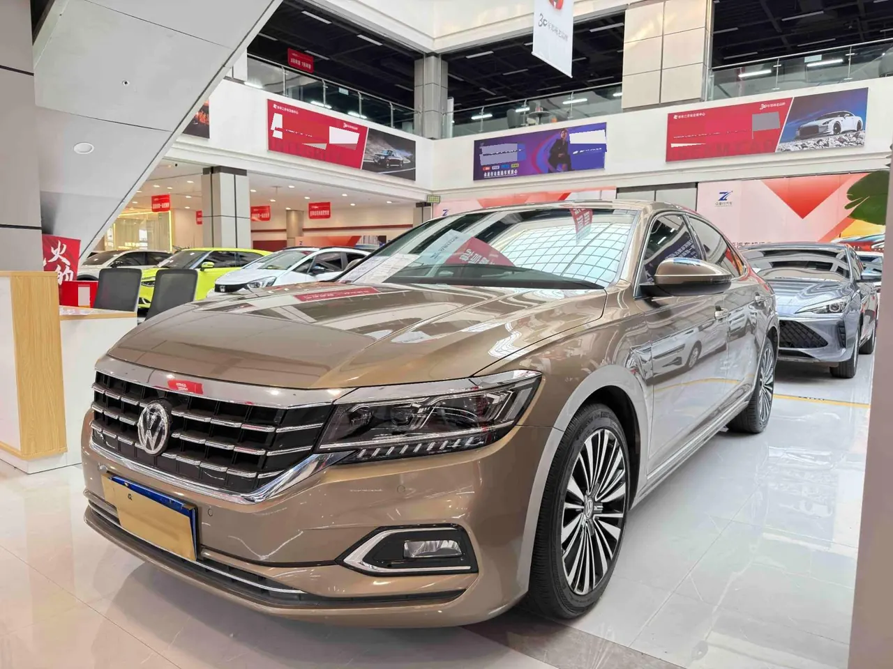 Volkswagen 2020 Passat 2.0TSI 330TSI Deluxe Edition Automatic - View 1
