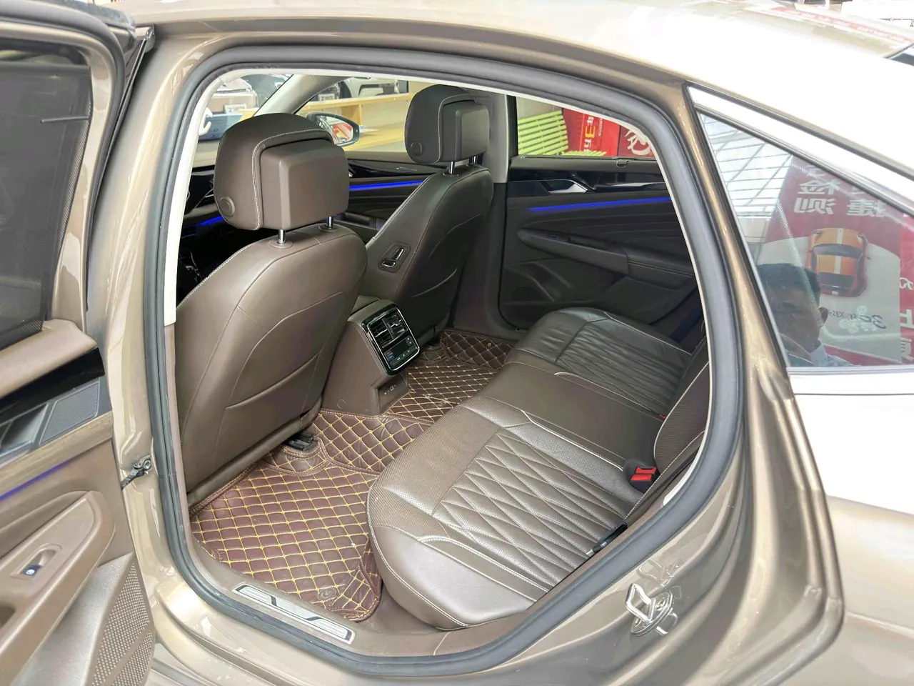 Volkswagen 2020 Passat 2.0TSI 330TSI Deluxe Edition Automatic 10