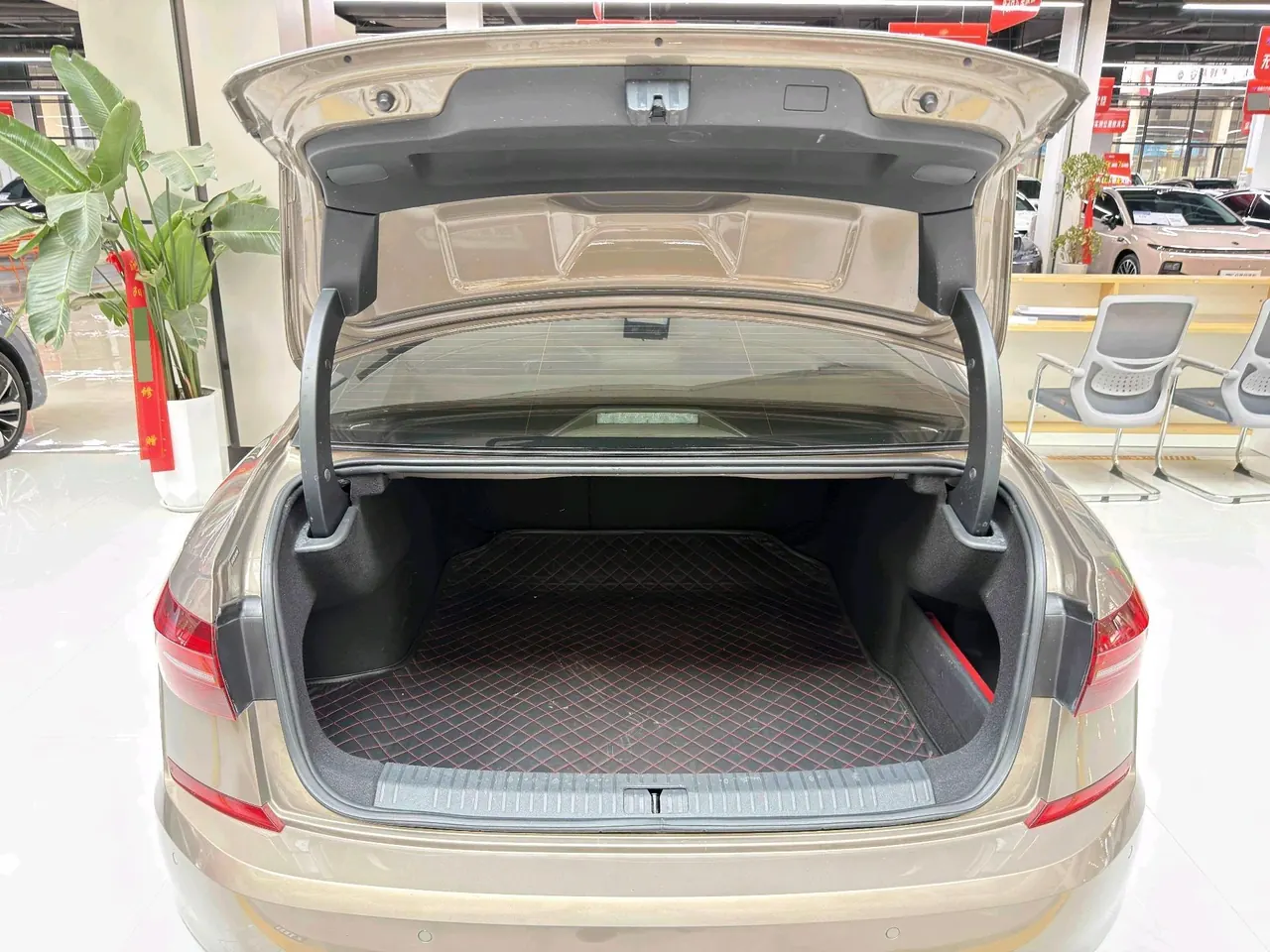 Volkswagen 2020 Passat 2.0TSI 330TSI Deluxe Edition Automatic 12