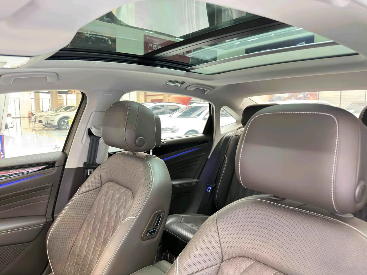 Volkswagen 2020 Passat 2.0TSI 330TSI Deluxe Edition Automatic 14