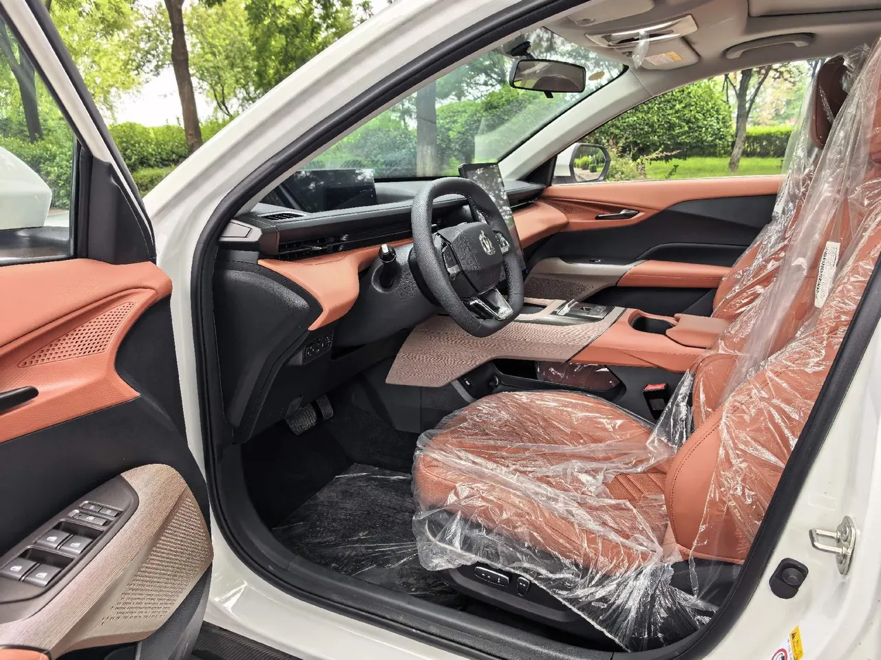 ChangAn Yidong New Energy 2025 Yidong PHEV 1.5 Stepless Smart New Blue Whale 145KM Battleship Edition Automatic Gear 5