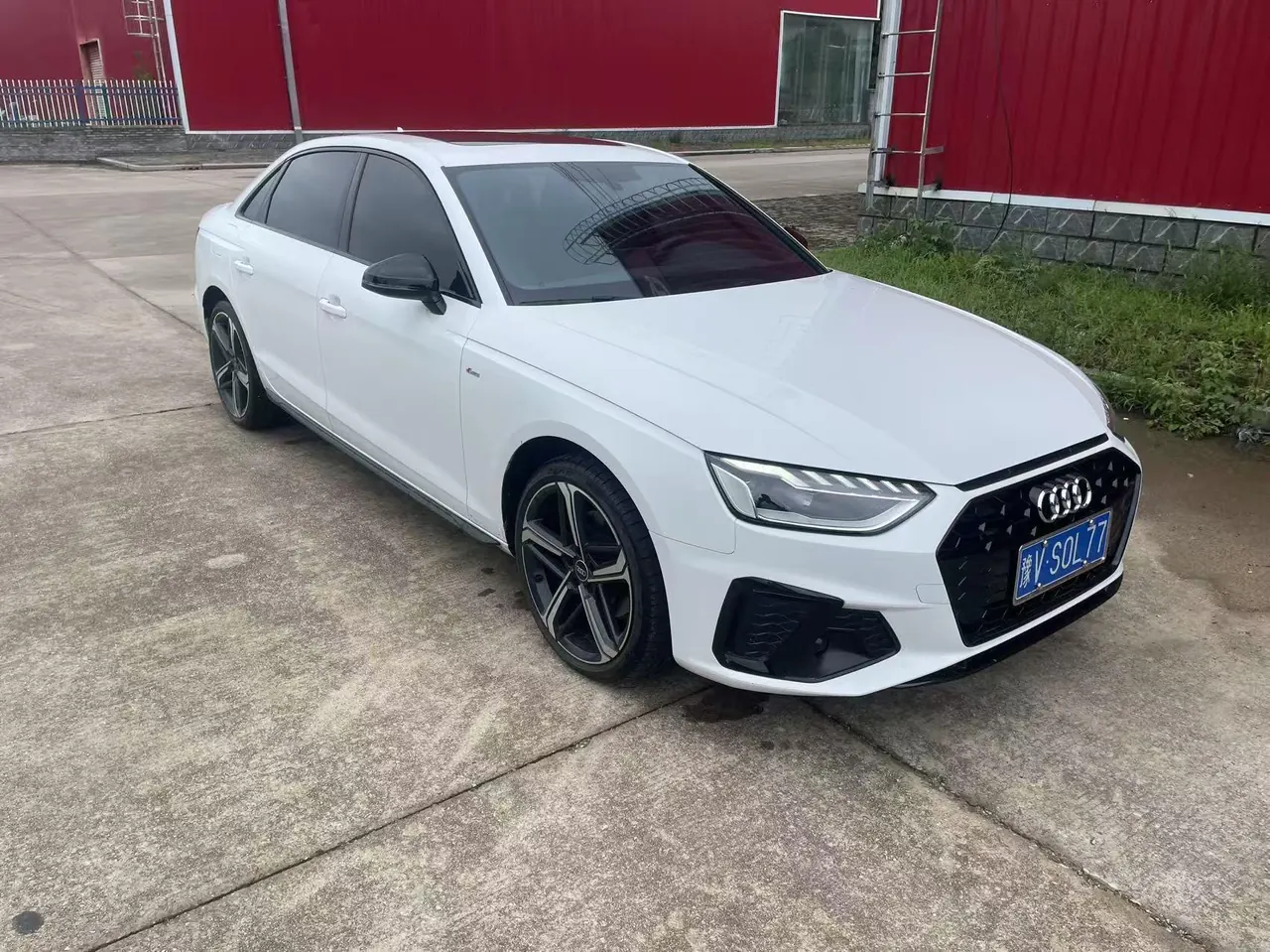 Audi 2025 A4L 2.0TFSI 40TFSI 2 million‑vehicle celebration edition, luxury sporty model, automatic transmission 2