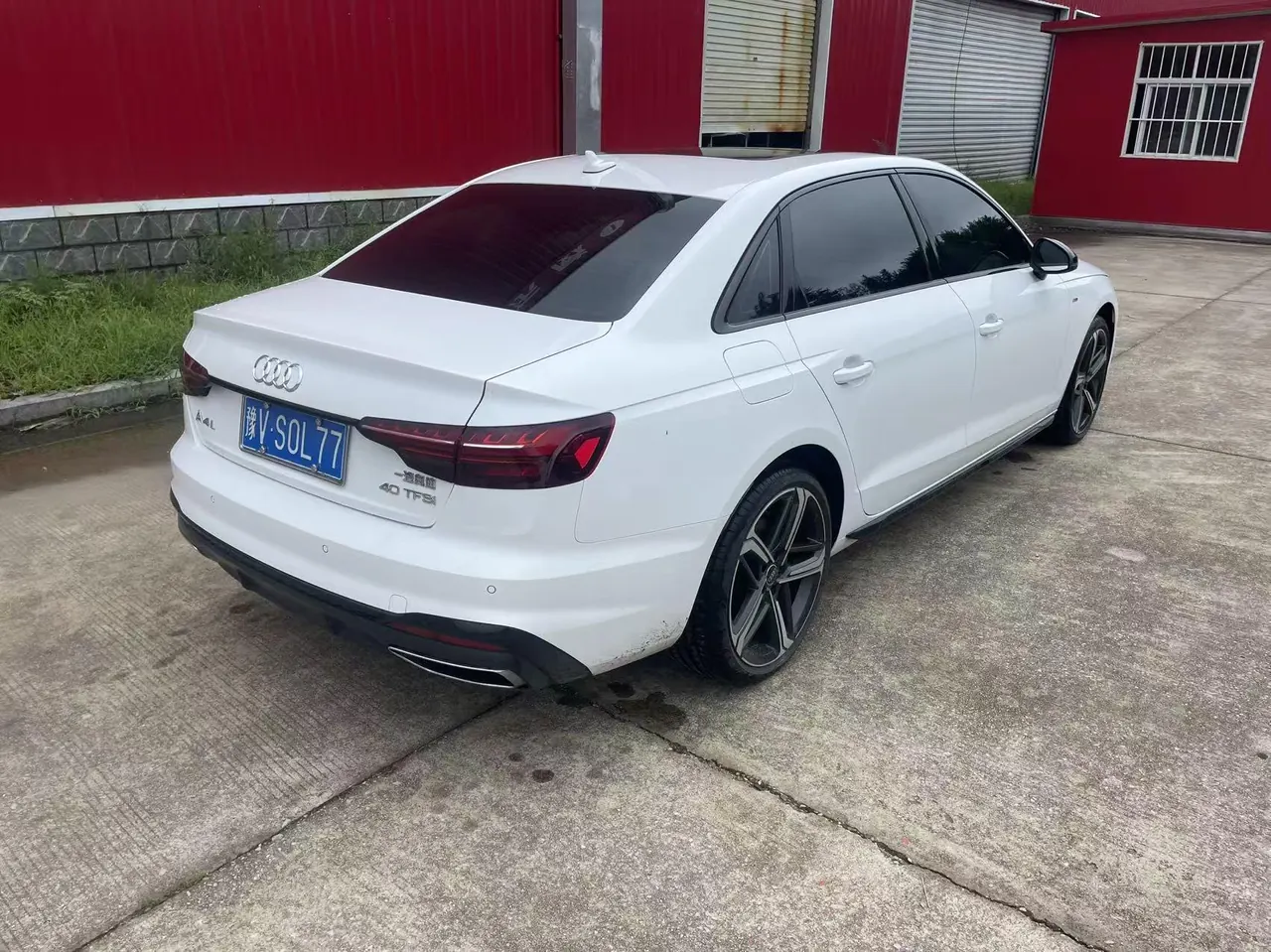 Audi 2025 A4L 2.0TFSI 40TFSI 2 million‑vehicle celebration edition, luxury sporty model, automatic transmission 3
