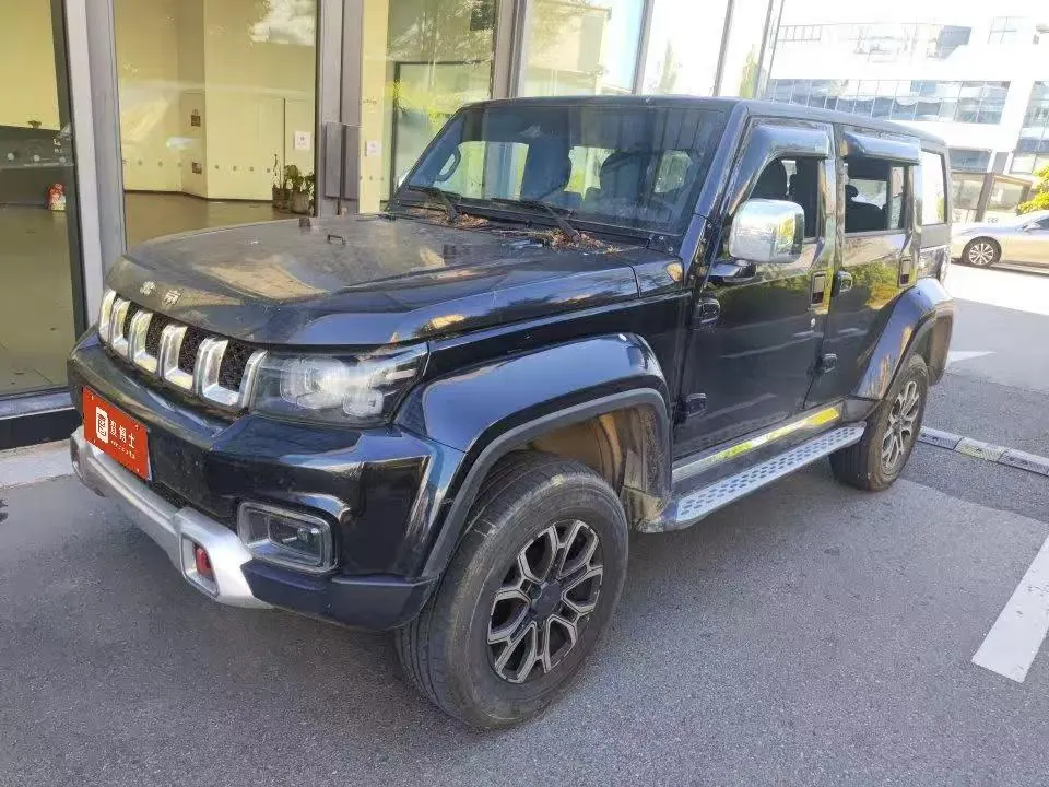 Открыть галерею: Beijing 2020 BJ40 2.0T 4-wheel drive city hunter version chivalrous automatic gear