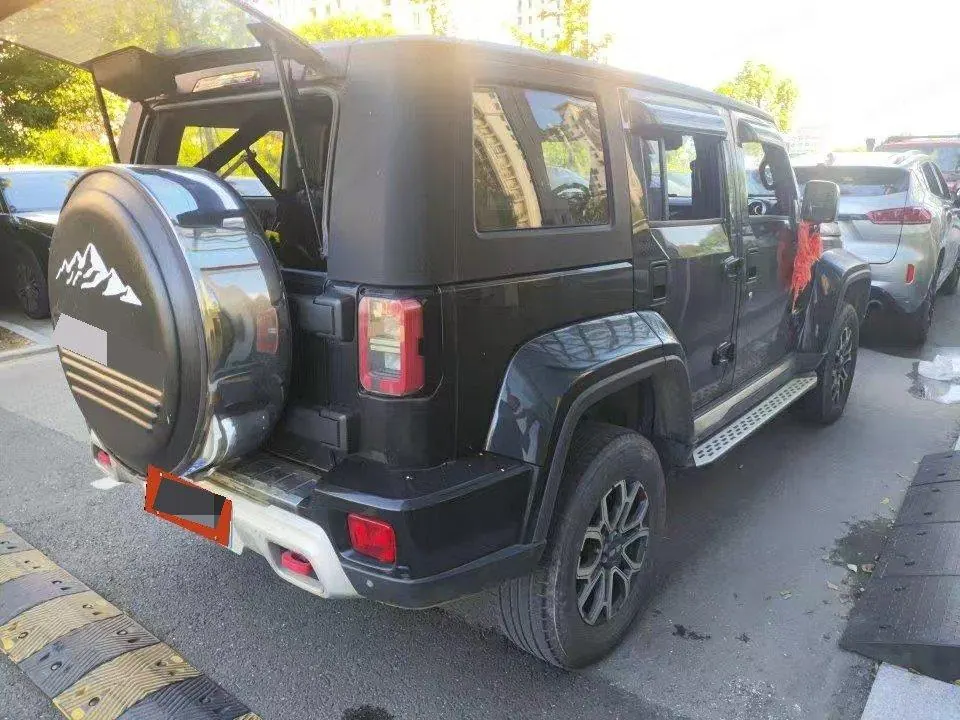 Beijing 2020 BJ40 2.0T 4-wheel drive city hunter version chivalrous automatic gear 3