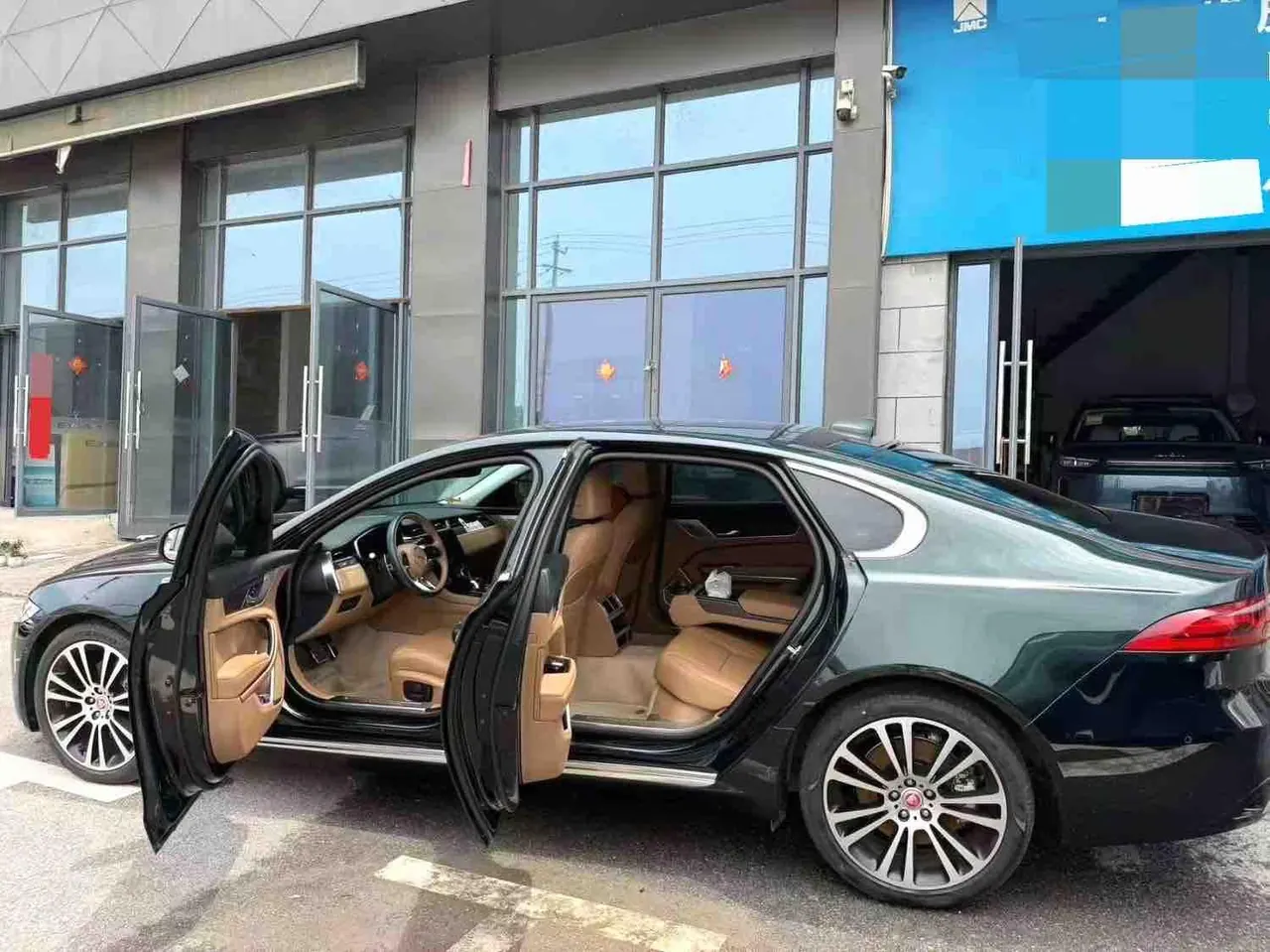 Jaguar 2024 XFL 2.0T P 12500.00g Drive Enjoy Deluxe Edition Automatic Gear 4