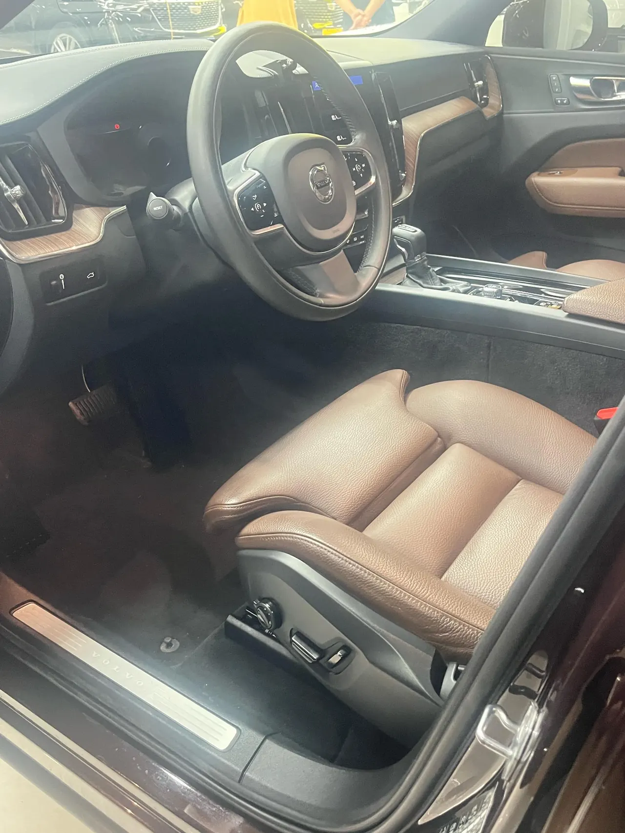 Volvo 2021 XC60 2.0T T5 4-wheel drive Zhiyuan Deluxe Edition Automatic Gear 2