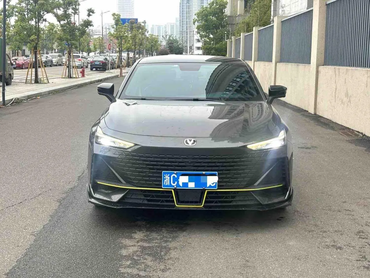 ChangAn 2023 UNI-V 1.5T honorable automatic gear 2