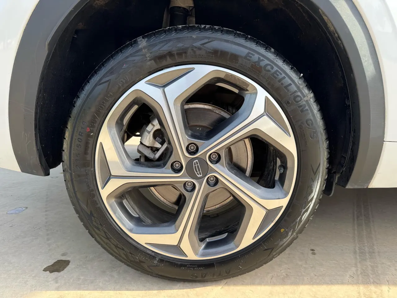Geely 2024 XingyueL (Monjaro) 2.0TD EVO two-wheel drive distinguished automatic transmission 13