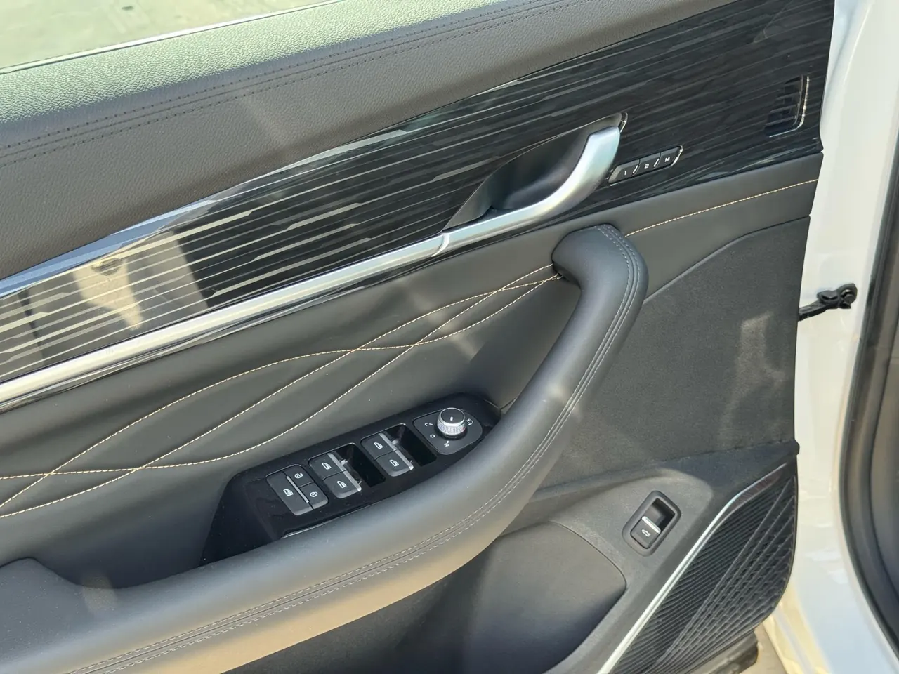 Geely 2024 XingyueL (Monjaro) 2.0TD EVO two-wheel drive distinguished automatic transmission 7