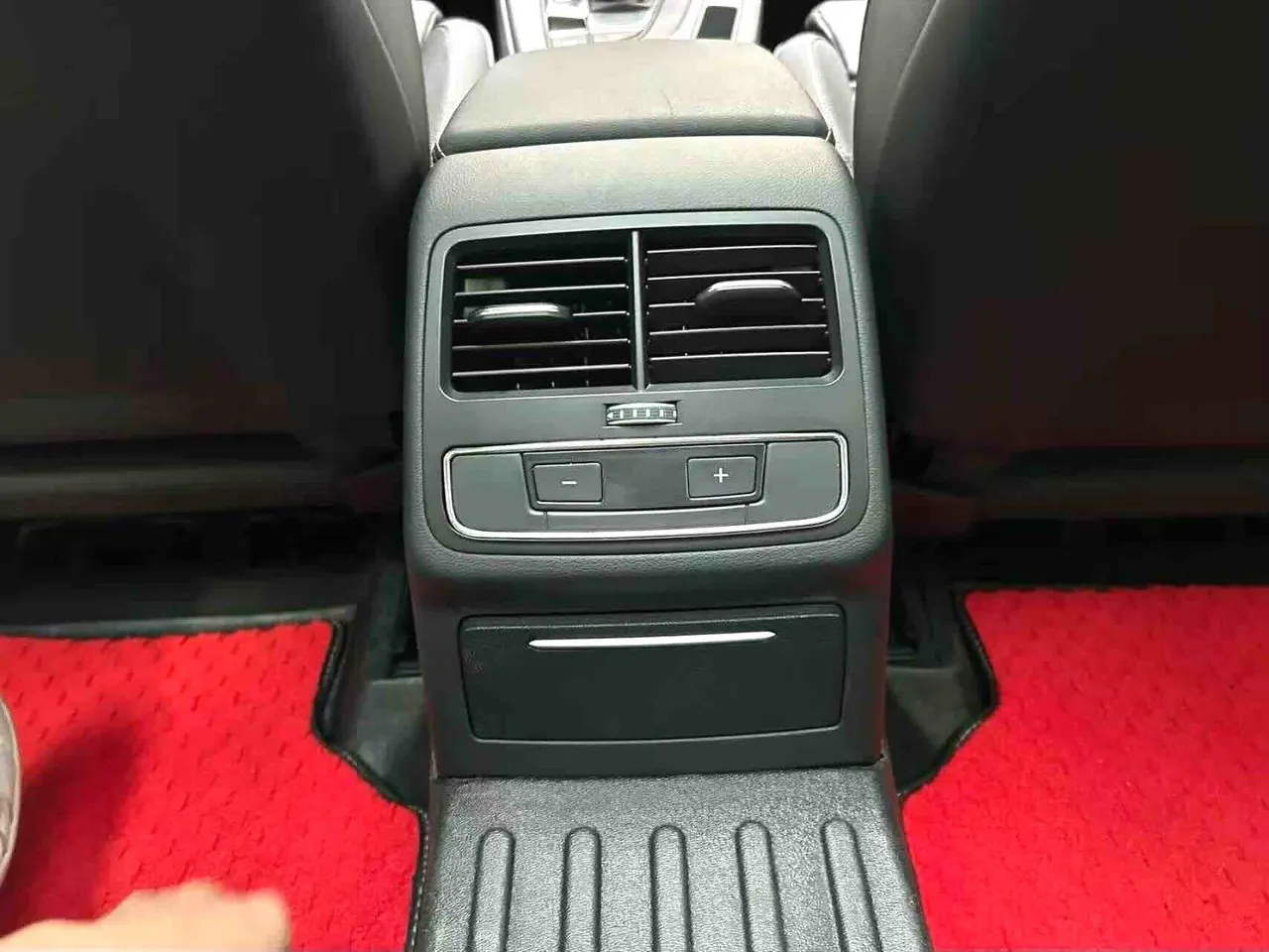 Audi 2020 A4L 2.0TFSI 40TFSI Fashion Dynamic Automatic 7