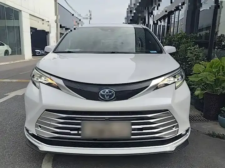Sana SIENNA 2021 2.5L Hybrid Platinum Edition 3