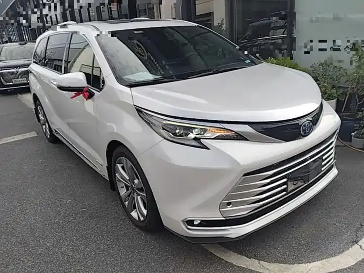Sana SIENNA 2021 2.5L Hybrid Platinum Edition 4