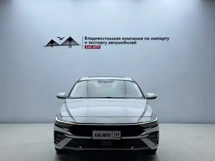 Elantra 2023 1.5L CVT LUX Premium Edition 2