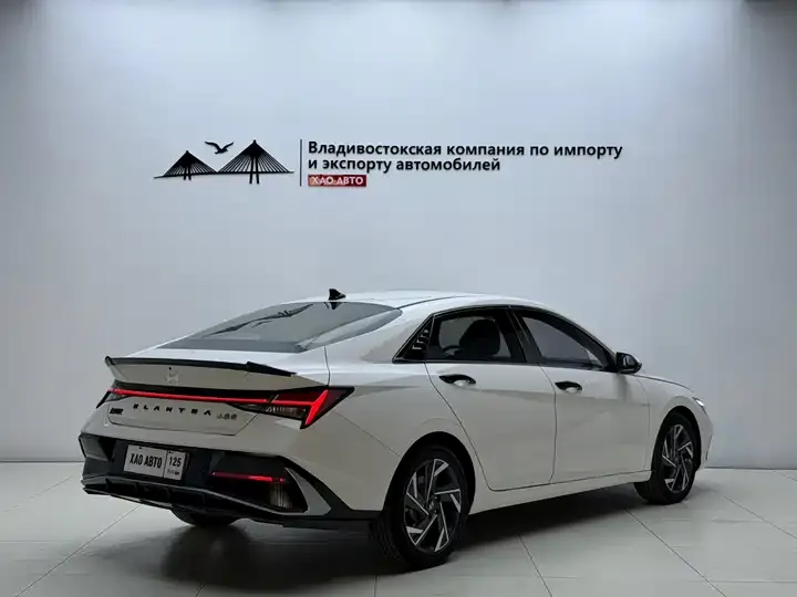 Elantra 2023 1.5L CVT LUX Premium Edition 6