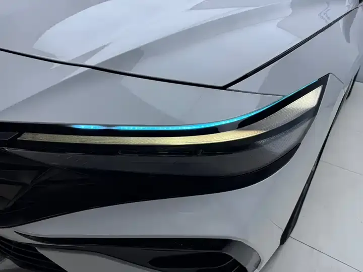 Elantra 2023 1.5L CVT LUX Premium Edition 7