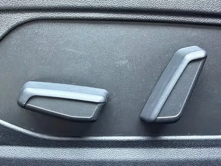 Elantra 2023 1.5L CVT LUX Premium Edition 9