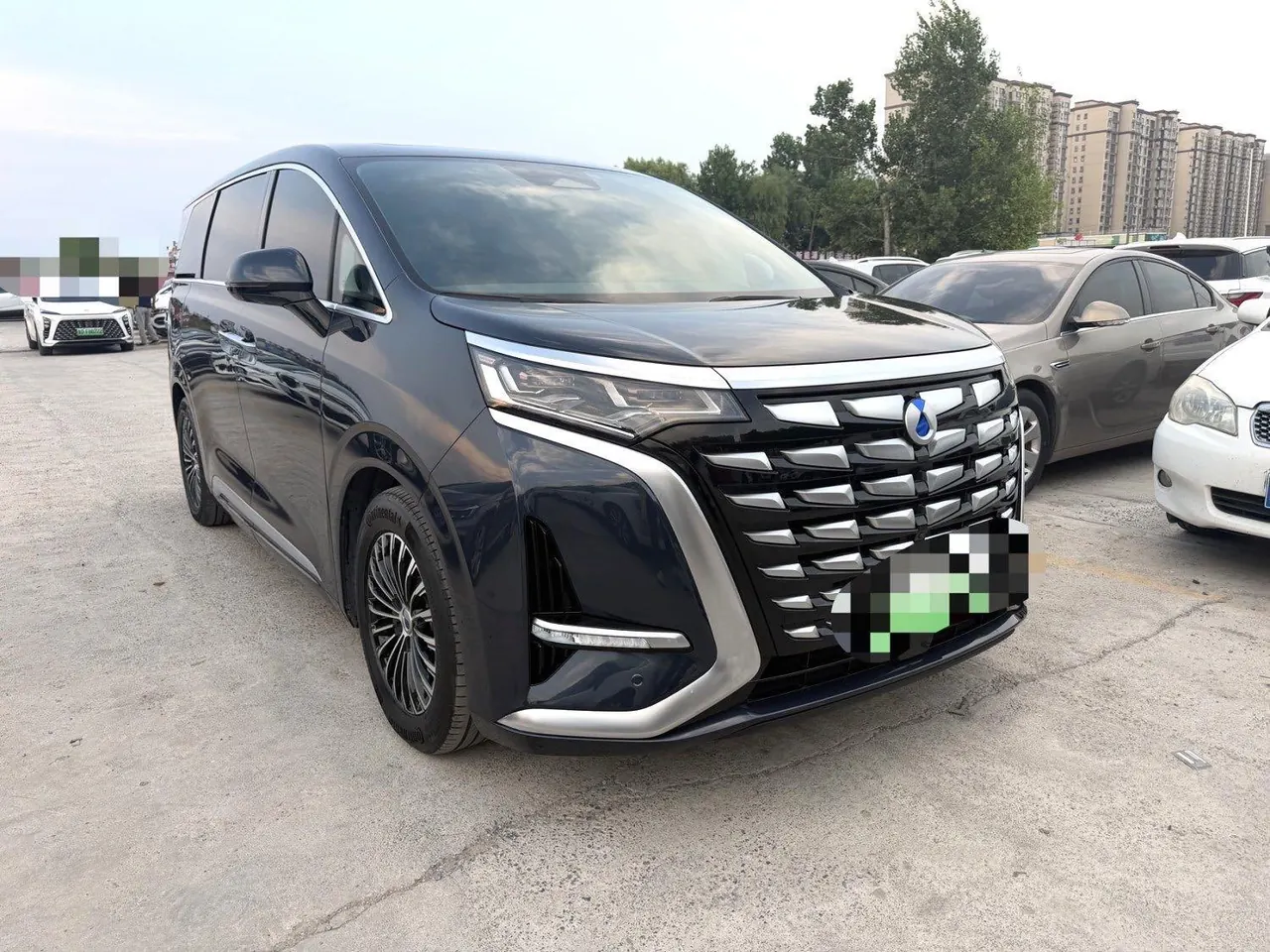 Denza 2022 Denza D9 DM-i 1.5T Stepless 970 Four-wheel Drive Honorable Automatic Gear 3