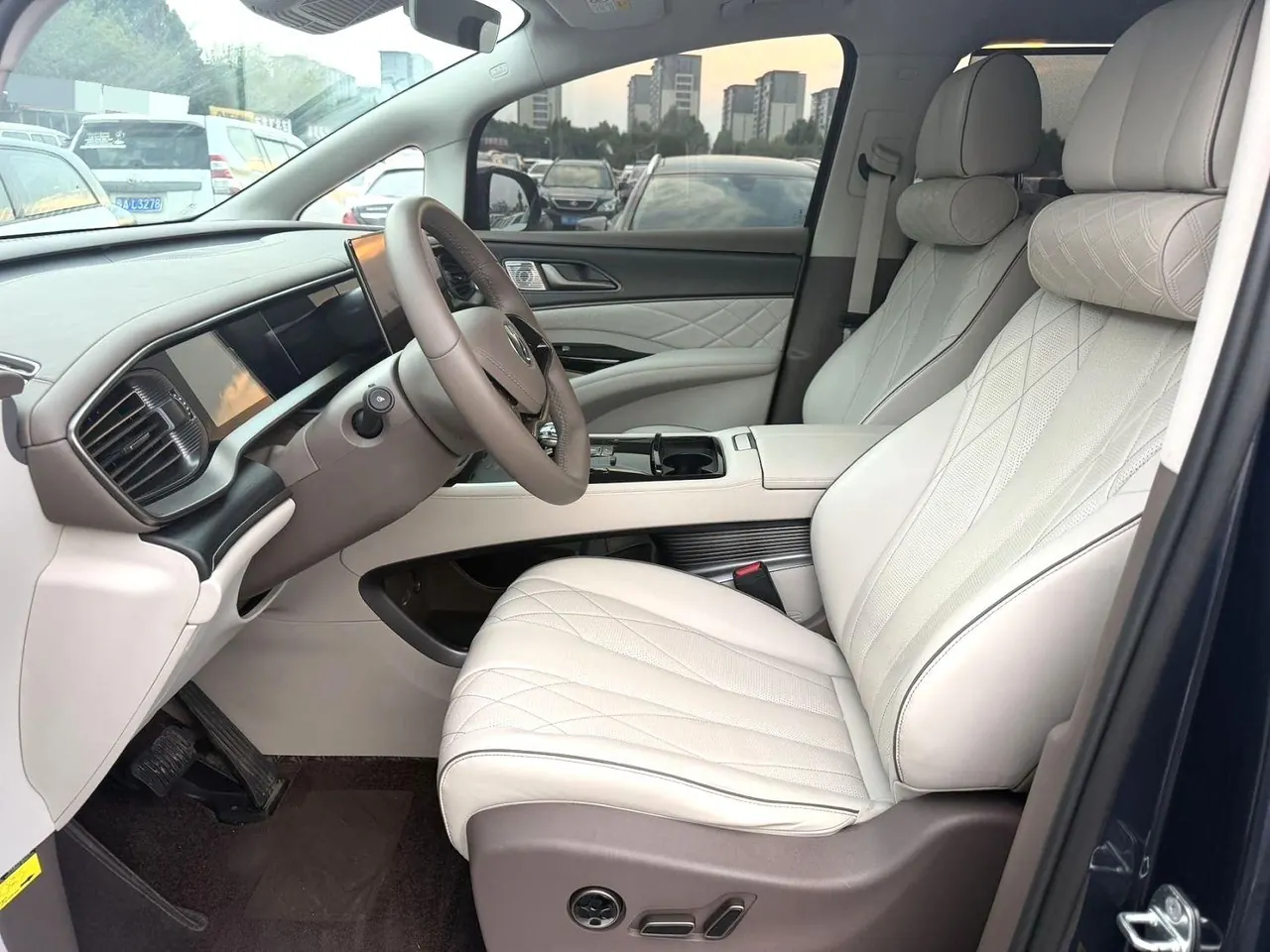 Denza 2022 Denza D9 DM-i 1.5T Stepless 970 Four-wheel Drive Honorable Automatic Gear 5