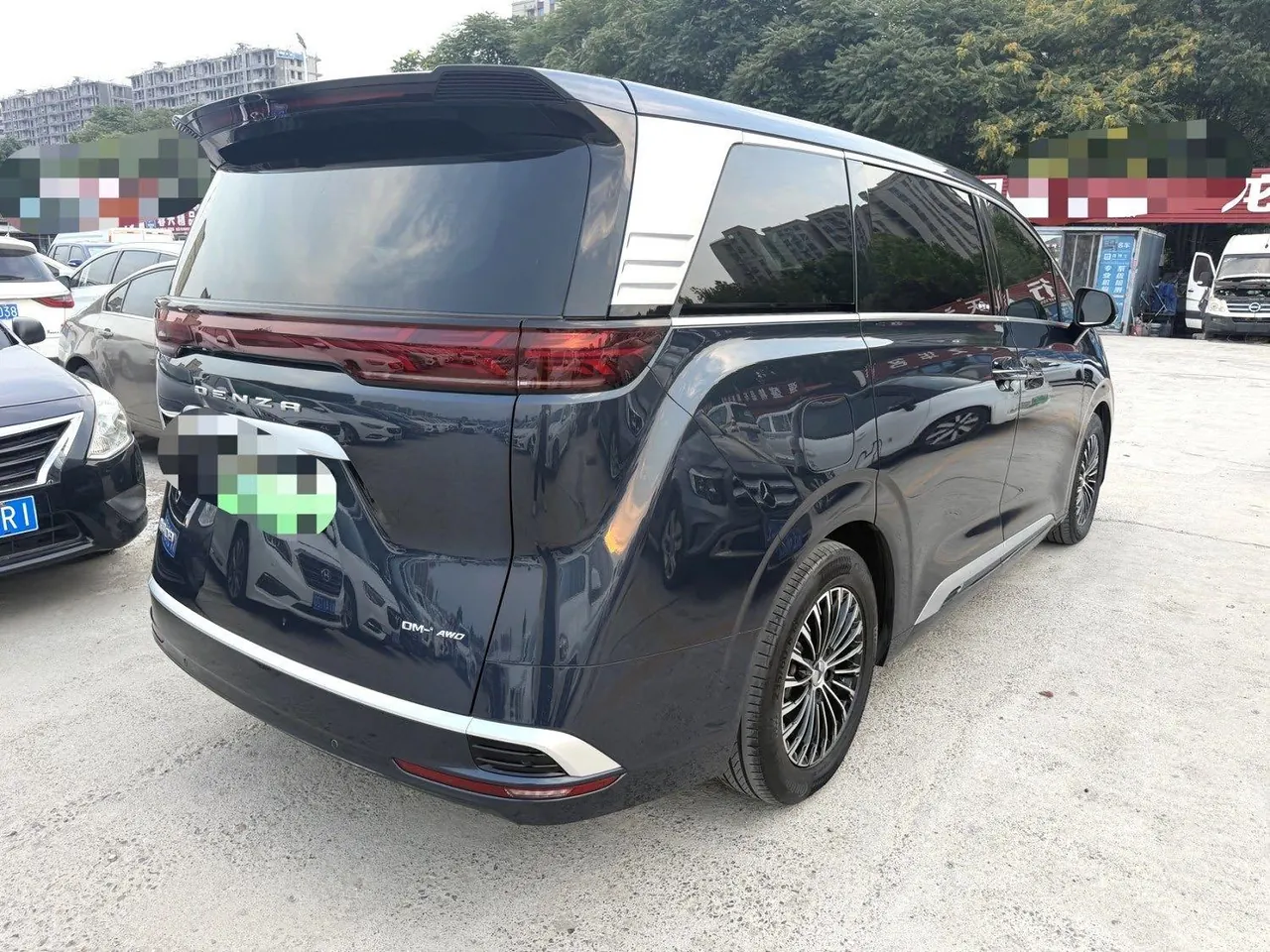 Denza 2022 Denza D9 DM-i 1.5T Stepless 970 Four-wheel Drive Honorable Automatic Gear 8
