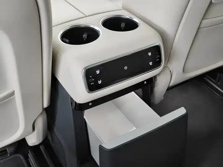 Li L8 2025 Ultra Smart Rejuvenation Edition 11