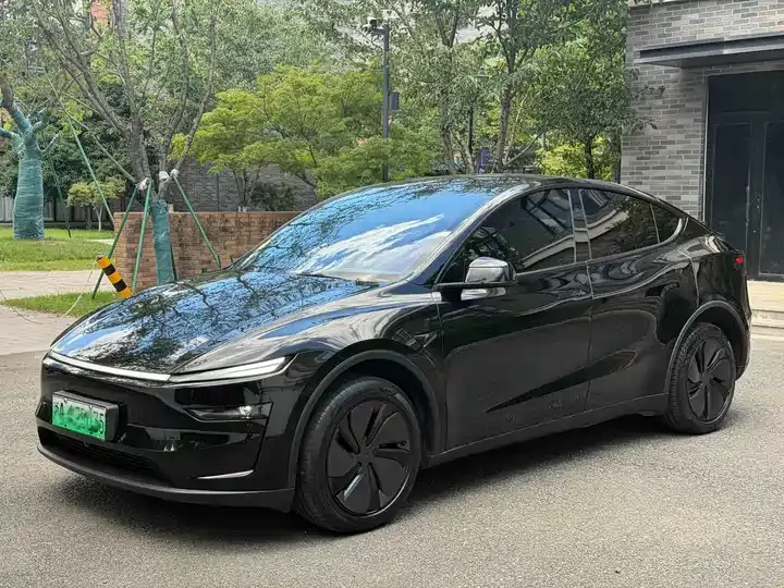 Model Y 2026 long-range rear-wheel drive version - View 1