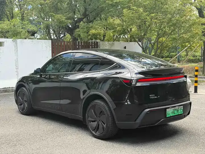 Model Y 2026 long-range rear-wheel drive version 10