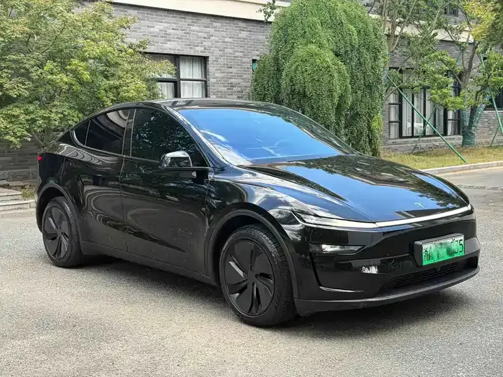 Model Y 2026 long-range rear-wheel drive version 3