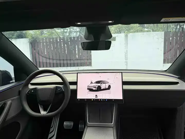 Model Y 2026 long-range rear-wheel drive version 5