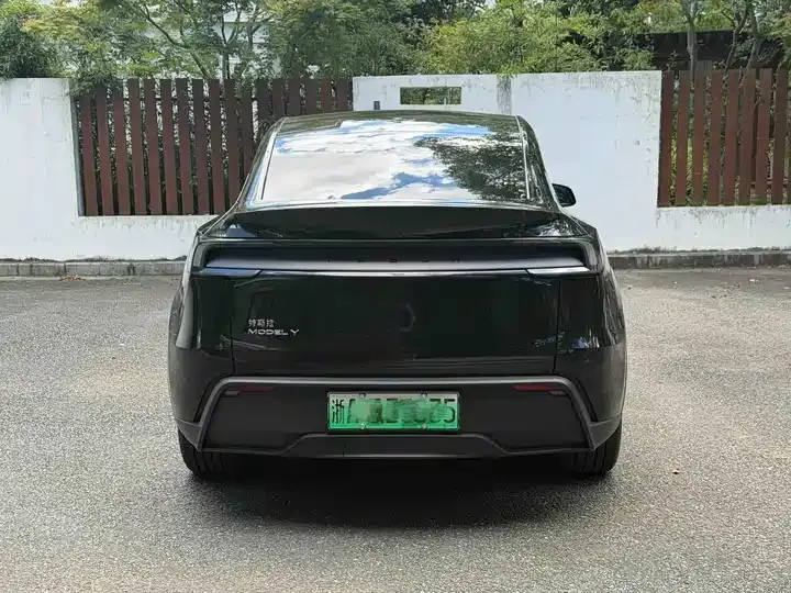 Model Y 2026 long-range rear-wheel drive version 9