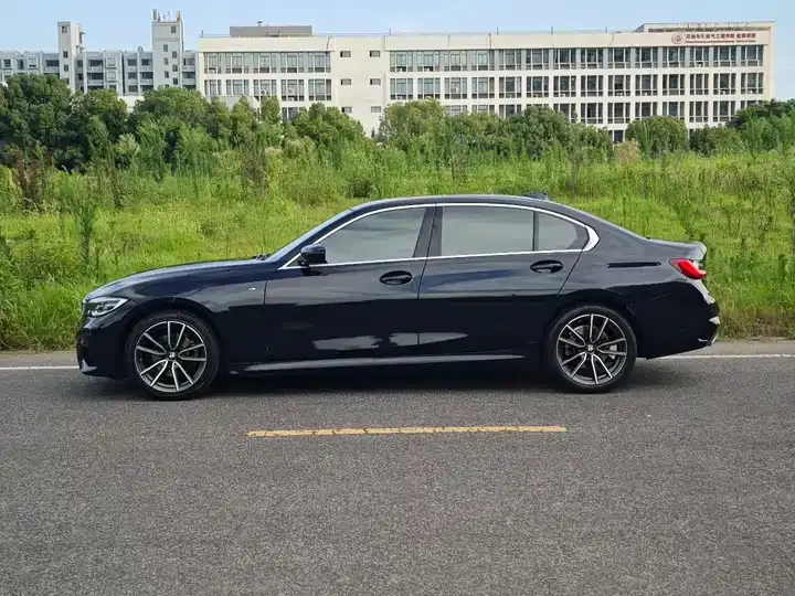 BMW 3 Series 2022 325Li M Sports Suit 4