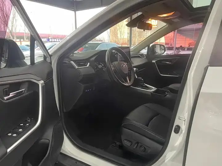 RAV4 Rongfeng 2022 2.0L CVT Two-Drive Fashion Plus Edition 4