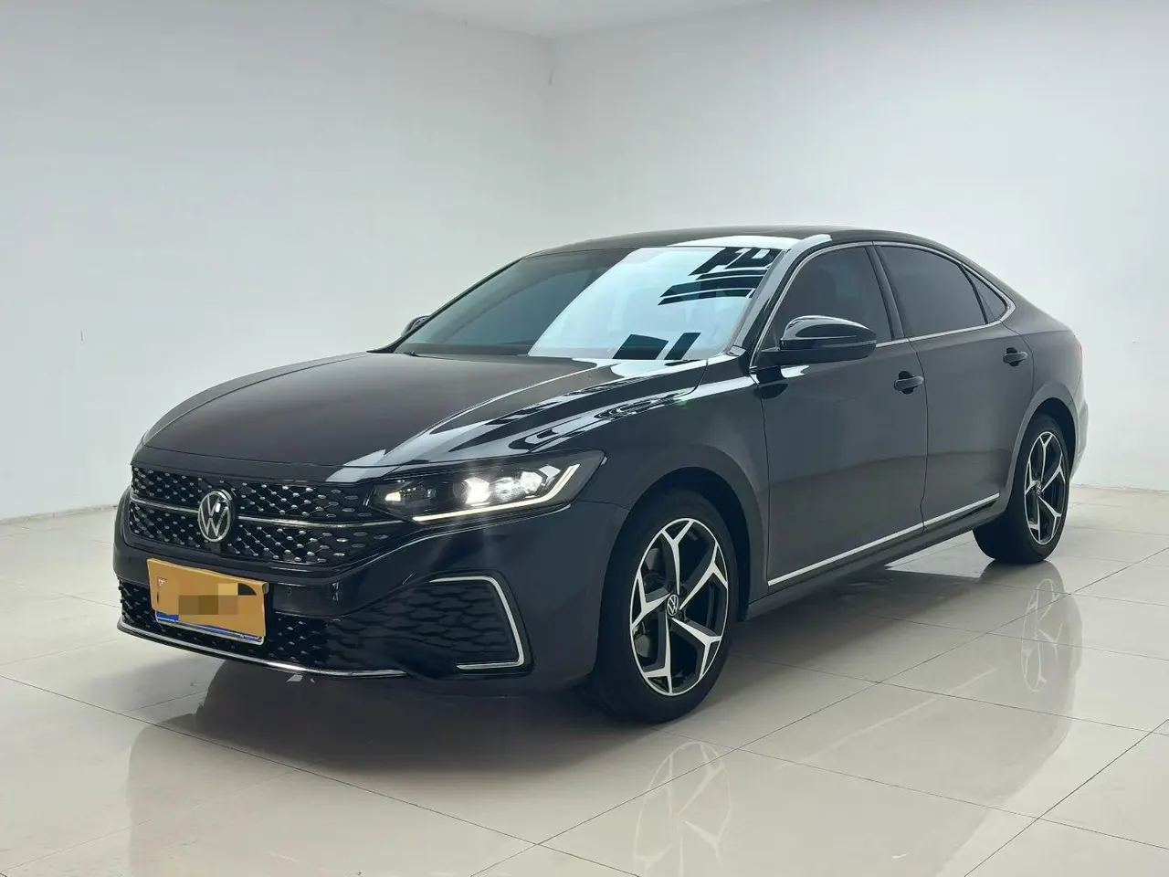 Volkswagen 2024 Passat 2.0TSI 330TSI Star Elite Edition Automatic Gear - View 1