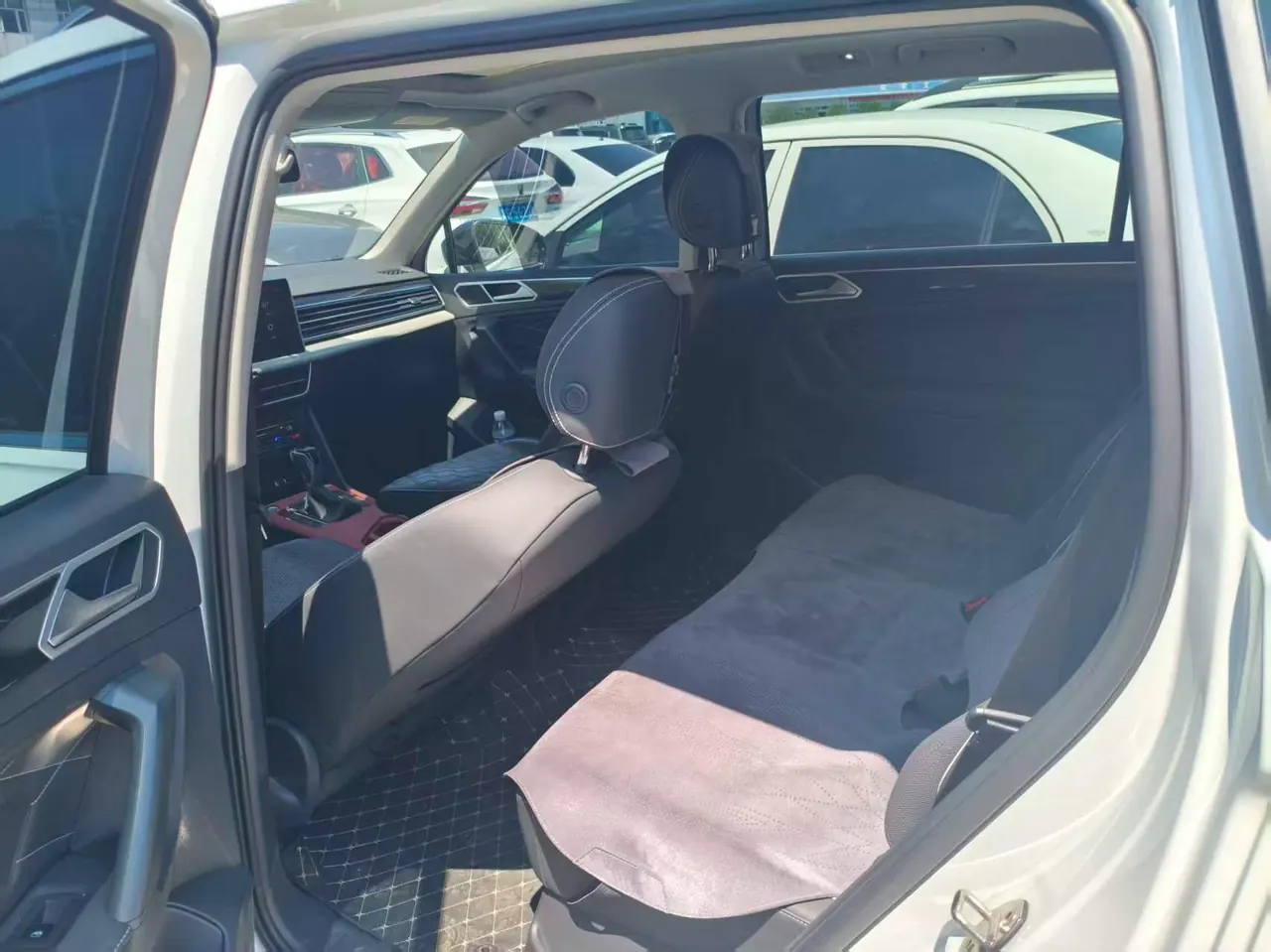 Volkswagen 2024 Tiguan L 1.5TSI 300TSI Two‑Wheel‑Drive Longteng Edition Automatic Transmission 4