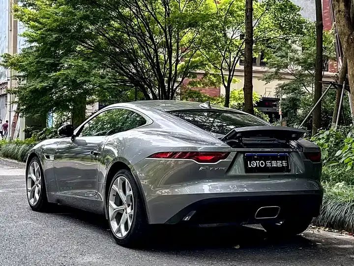 Jaguar F-TYPE 2021 P300 Rear Drive Hard Top Edition 4