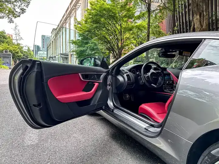 Jaguar F-TYPE 2021 P300 Rear Drive Hard Top Edition 9