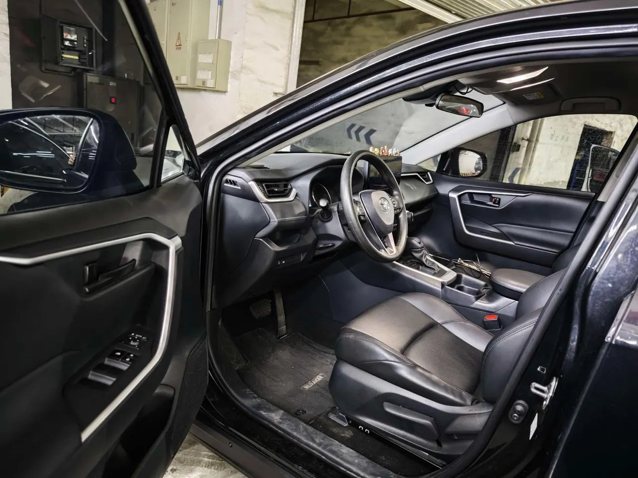 Toyota 2024 Wilanda 2.0 Stepless Two-Drive Leading Edition Automatic Gear 4