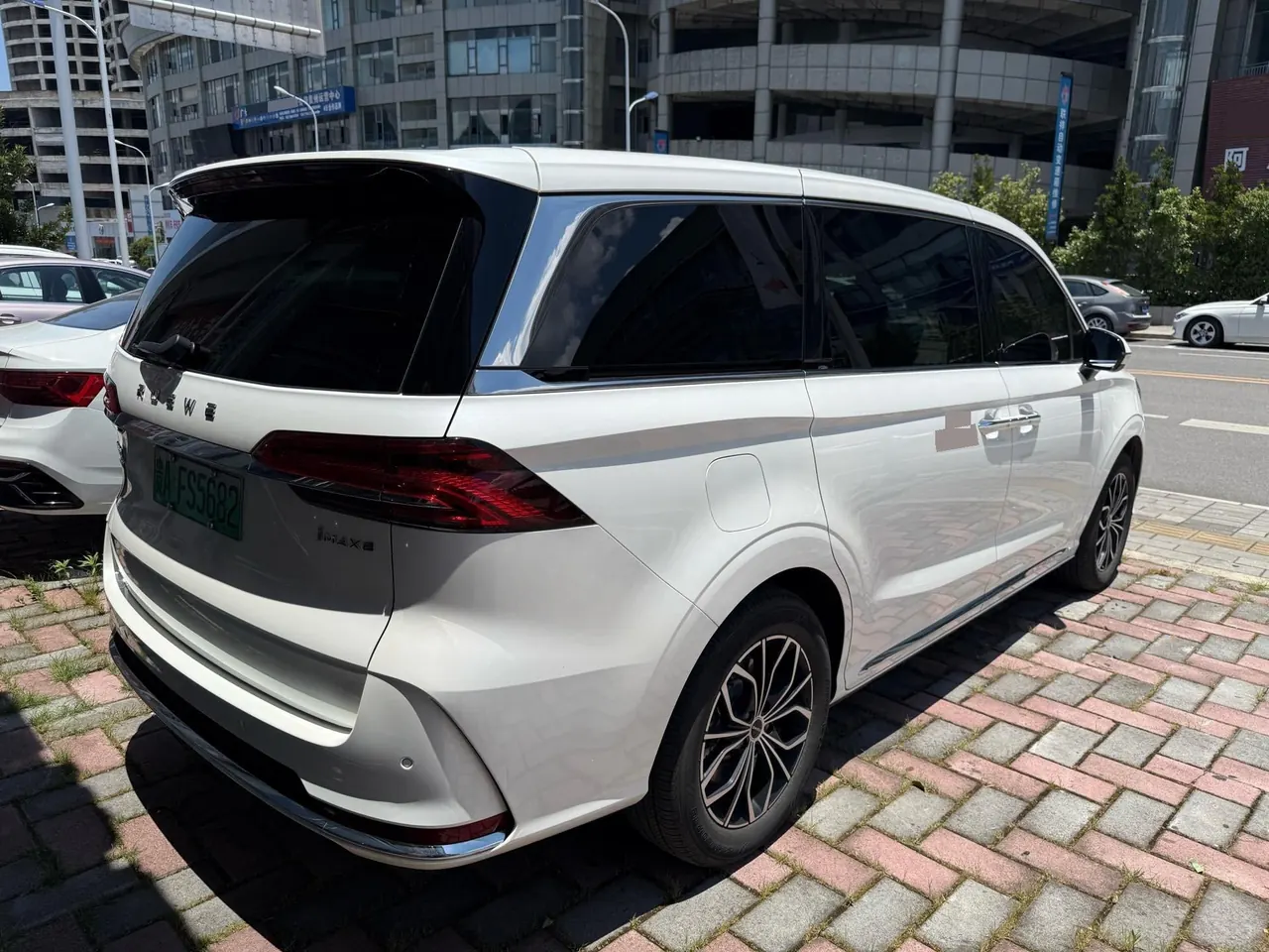 Roewe 2025 iMAX8 DMH 1.5T Lu Zun Luxury Edition Automatic Gear 3