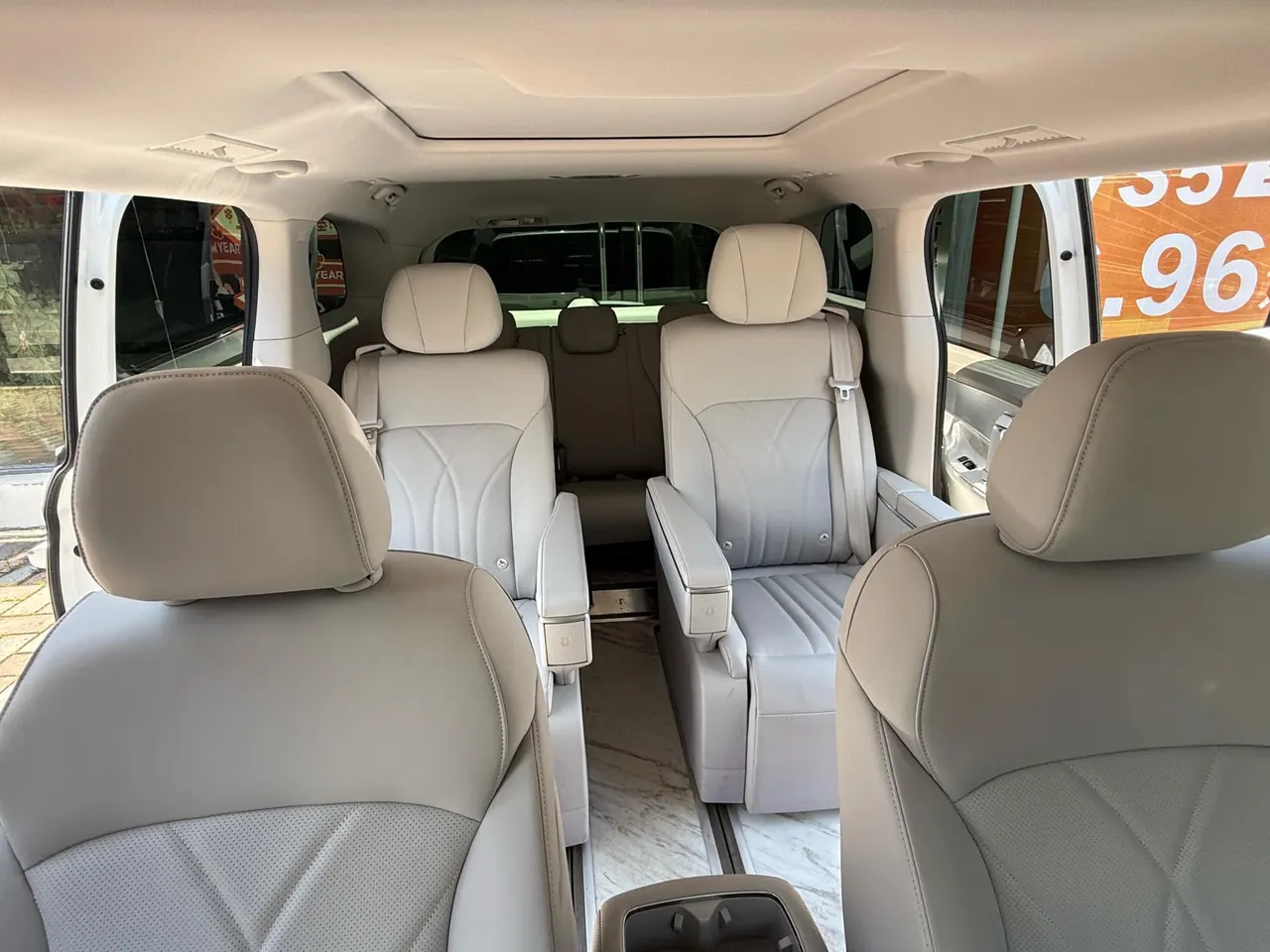 Roewe 2025 iMAX8 DMH 1.5T Lu Zun Luxury Edition Automatic Gear 5