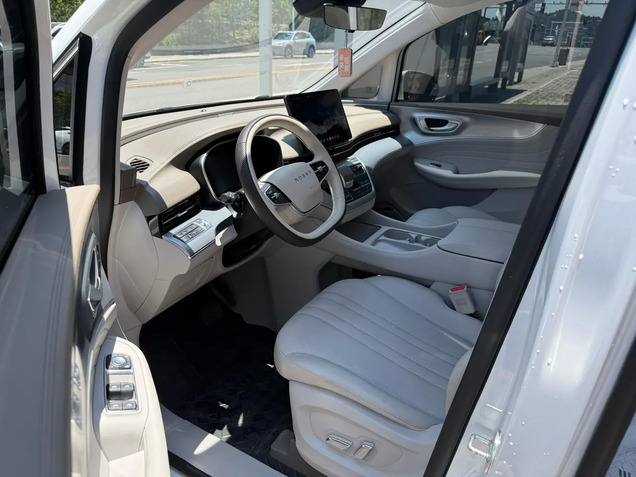 Roewe 2025 iMAX8 DMH 1.5T Lu Zun Luxury Edition Automatic Gear 7