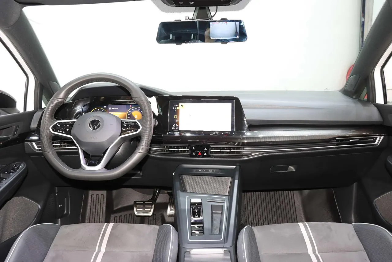 Volkswagen 2023 Golf 8 R-Line 1.4TSI 280TSI Lite (Modified) Automatic Gear 12