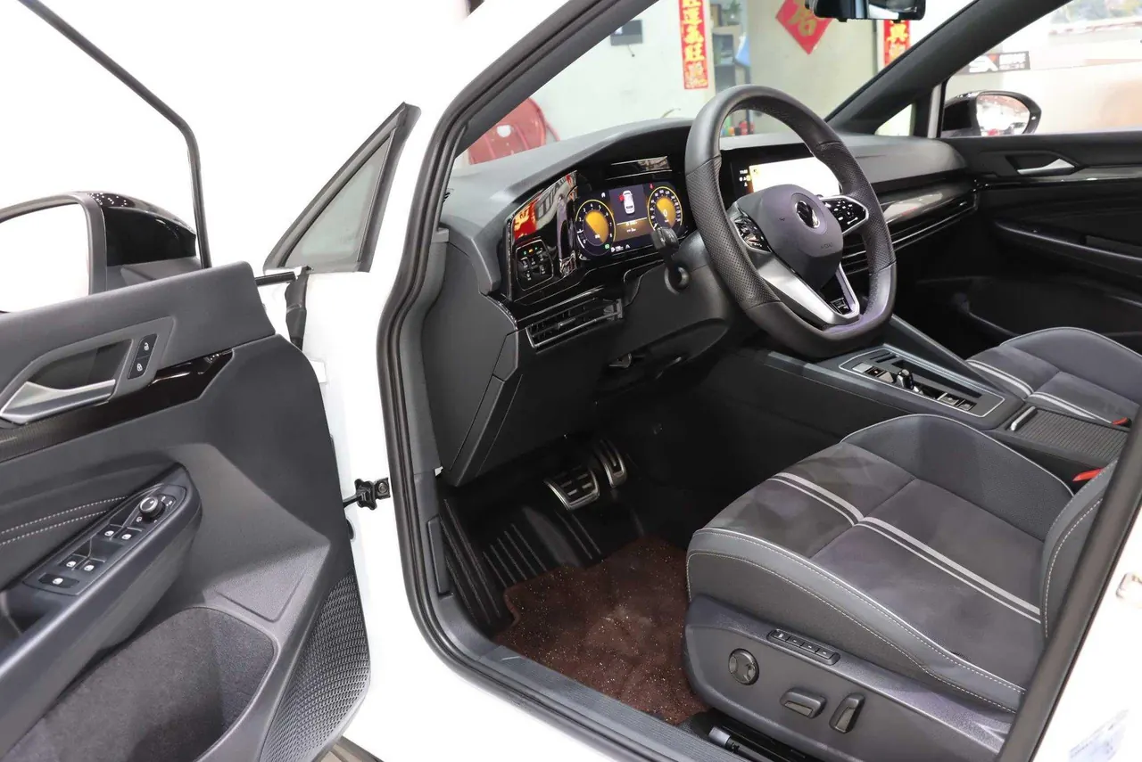 Volkswagen 2023 Golf 8 R-Line 1.4TSI 280TSI Lite (Modified) Automatic Gear 9