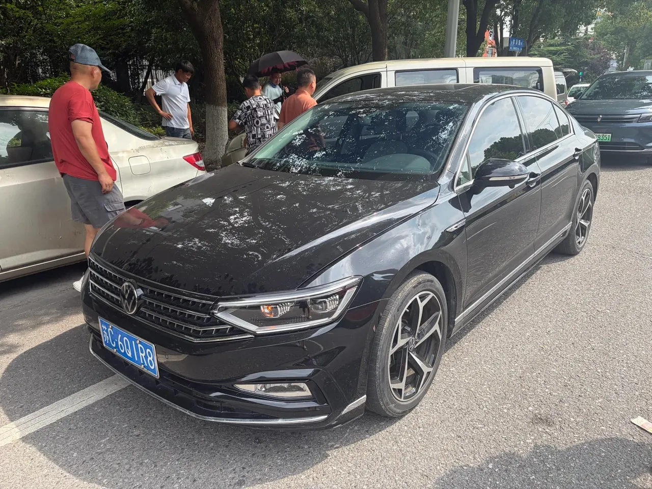 Volkswagen 2023 Magotan 2.0TSI 330TSI 2 million Commemorative Luxury Automatic Gear - View 1