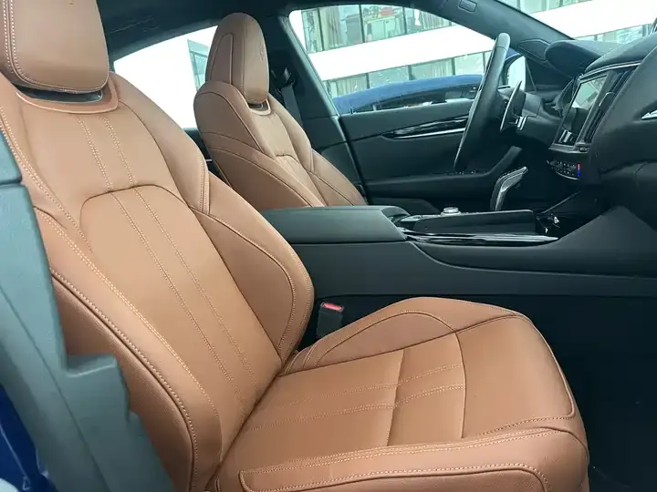 Levante 2023 2.0T GT 10