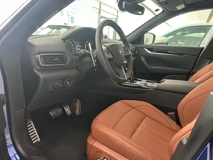Levante 2023 2.0T GT 5