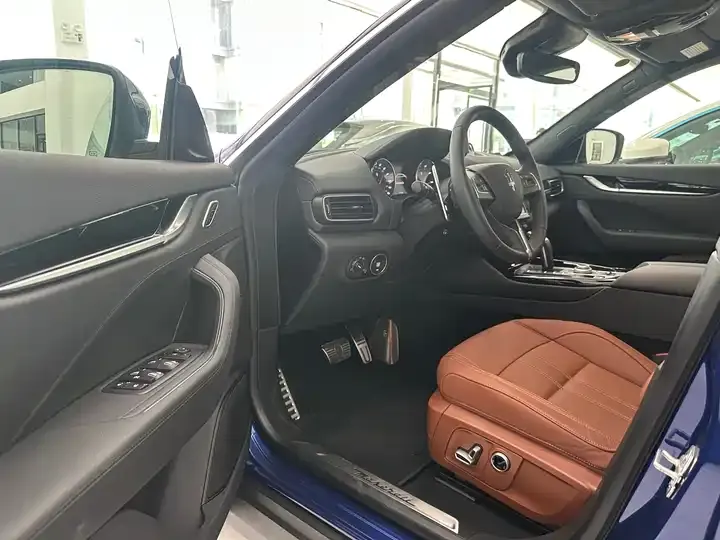 Levante 2023 2.0T GT 6