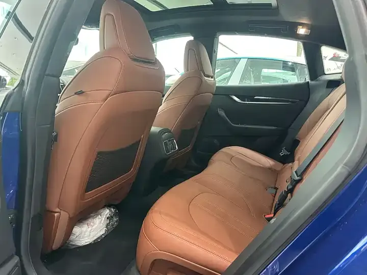 Levante 2023 2.0T GT 7